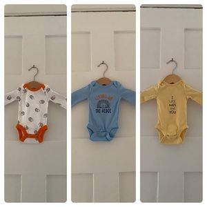 Set of 3 Newborn onesies PM-B0018